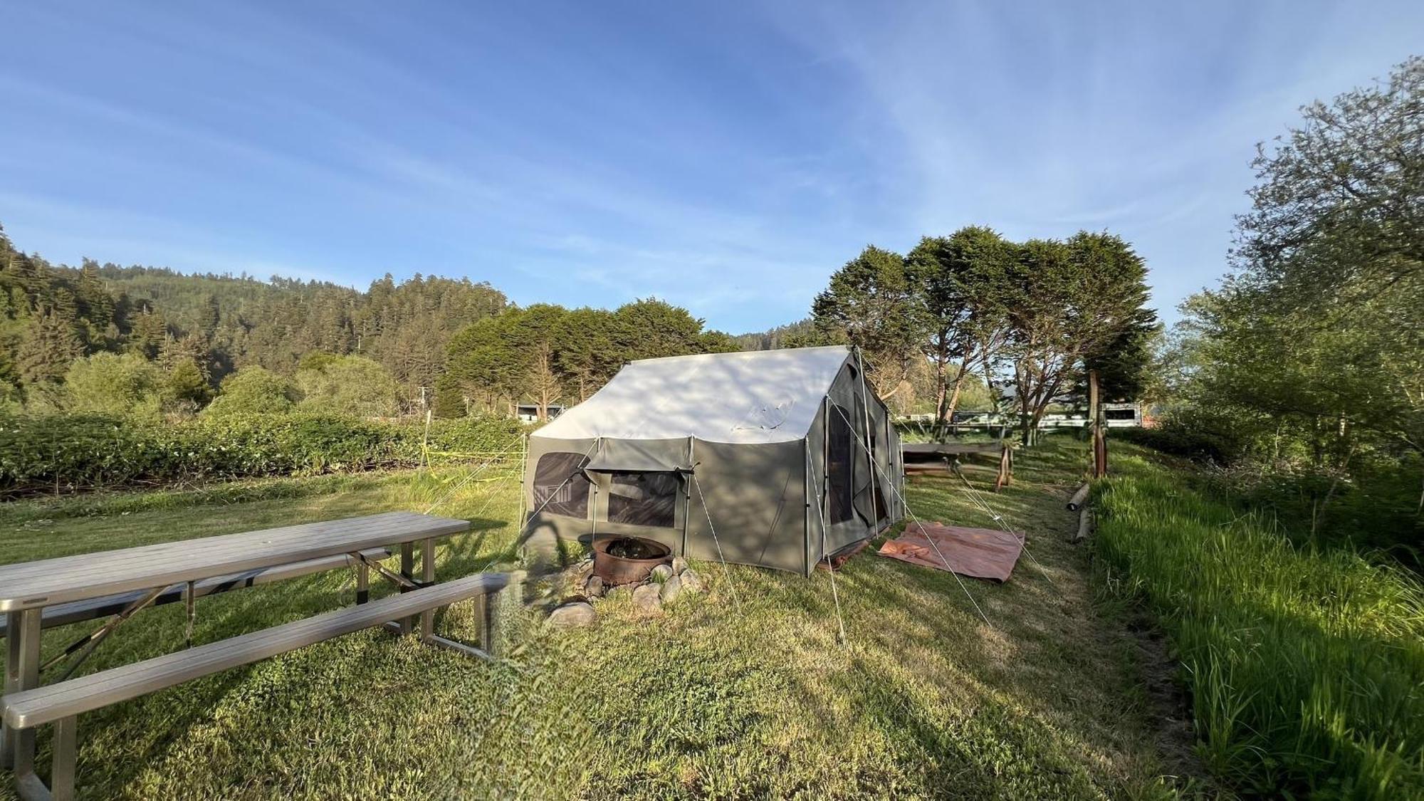 Glamping Tent On The River Klamath Exterior photo